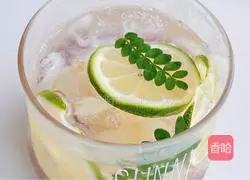 Illustration of how to make lychee lemon sparkling water 11