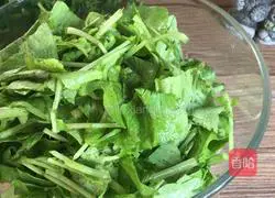 Illustration of how to make shrimp skin radish soup 1