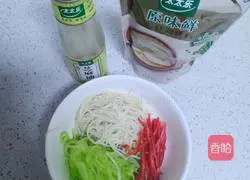 Illustration of how to make enoki mushrooms mixed with lettuce 5