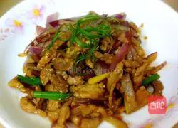 Illustration of how to stir-fry shredded pork with onions 7