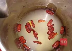 Illustration of how to make lily and barley rice paste 3