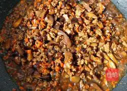 Illustration of how to make wonton skin and shaomai stuffing pancakes 12