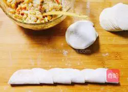 Illustration of how to make fried shrimp and rose flower dumplings 4