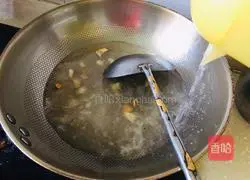 Illustration of how to make mustard green meat soup 4