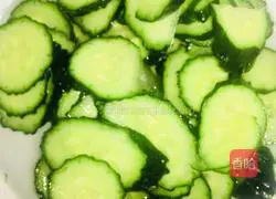 Illustration of how to make delicious cucumber and egg soup 1