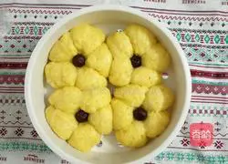 Illustration of how to make pumpkin flower steamed buns 20