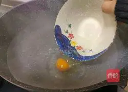 Illustration of how to make poached eggs 4