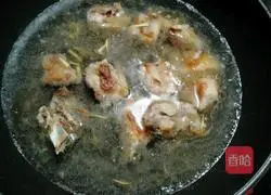 Illustration of how to make pork ribs noodle soup 9