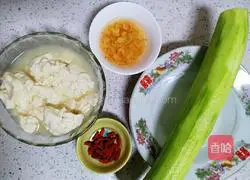Illustration of how to make loofah and tofu soup 1