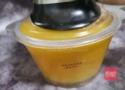 Illustration of how to make peach gum, pumpkin and pine nut soup 6