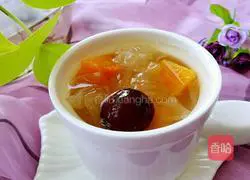 Illustration of making red dates, papaya and white fungus soup 8