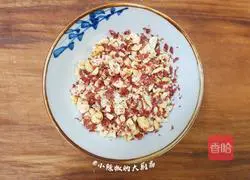 Illustration of how to make red-oiled chicken with saliva 5