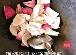 Illustration of how to make potatoes, beef bones and carrots 6