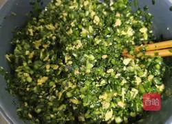 Illustration of how to make leek and egg pot stickers 8