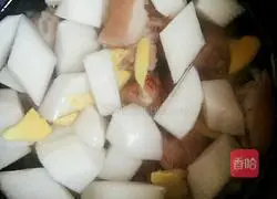 Illustration of how to cook pig's feet and radish stew 13