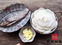 How to make delicious crucian carp soup Illustration 2