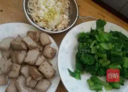 Illustration of how to make stir-fried Chinese cabbages with dried shrimps 1