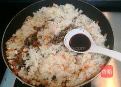 Illustration of how to make salted egg yolk and pork floss siomai 14