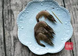 Illustration of how to make shrimp and spinach noodles 3