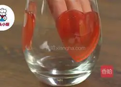 Illustration of making the no-bake love mousse cup 3