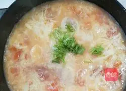 Illustration of how to make tomato and egg drop soup 7