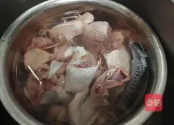 Illustration of how to make mushroom stewed chicken 2