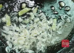 Illustration of how to make shrimp and mushroom soup 6