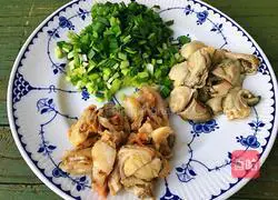 Illustration of how to make small seafood leek soup 2