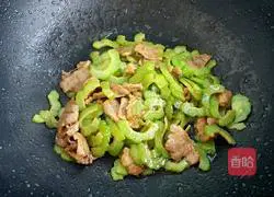 Illustration of how to make fried pork with bitter melon 6