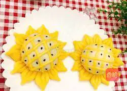 Illustration of how to make sunflower steamed buns 16