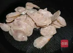 Illustration of how to make stir-fried sausages with king oyster mushrooms 1