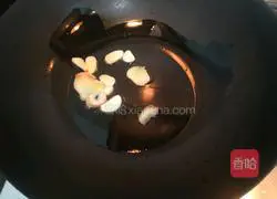 Serve the soup Illustration of how to make amaranth preserved eggs 6