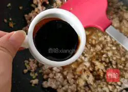 Illustration of how to make wonton skin and shaomai pancakes 9