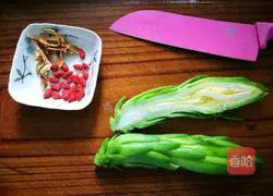 Bawang flower stew Illustration of how to make black-bone chicken 1