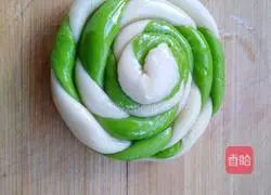 Illustration of making emerald green dough for fancy pastries 6