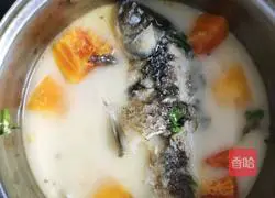 Illustration of how to make papaya and crucian carp soup 4