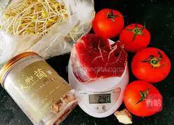 Illustration of how to make bigfoot mushroom, bean sprouts and beef tendon soup 2