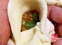 Illustration of how to make minced pork and cowpea buns 10