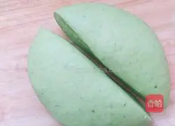 Illustration of how to make spinach juice spring cakes 6