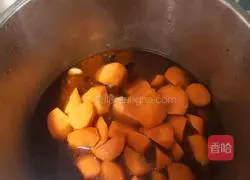 Illustration of how to make carrot stewed beef brisket 7