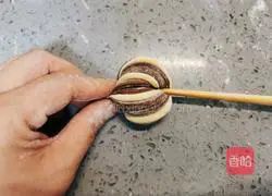 Illustration of how to make pumpkin and cocoa flower steamed buns 12