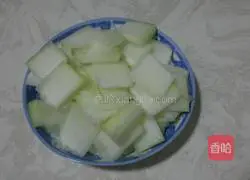 Illustration of how to make meatballs stuffed with winter melon 1