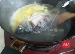 Illustration of how to make crucian carp tofu soup 5