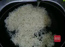 Three shredded fried noodles recipe 4