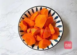 Illustration of how to make mushroom and corn pork ribs soup 4