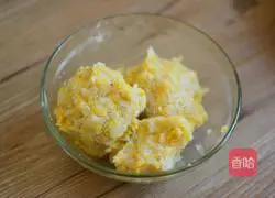 Illustration of how to make pickled cabbage and pork dumplings 2