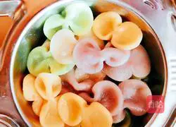 Illustration of how to make vegetable butterfly noodles 12