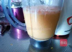 Illustration of how to make cute sweet orange and mango juice 3