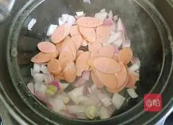 Illustration of how to make ham and loofah soup 4