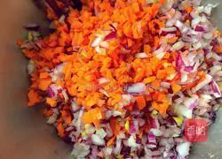 Illustration of how to make halal beef pie 3